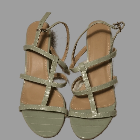 Parisian plus green heel sandals, size 11 - Picture 2 of 5